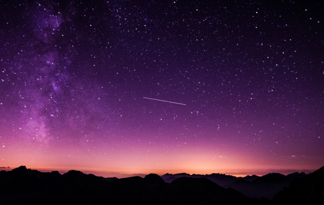 银河紫色星座繁星点点的夜空星空图片背景